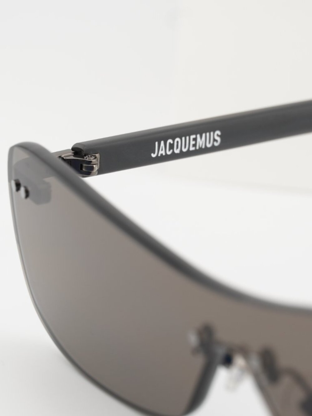 Jacquemus MIRADA JAC/69 C1 Shield Sunglasses - Matte Grey\Grey - Picture 6 of 10